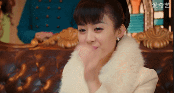 当陈伟霆也看到她的时候,来让你们瞅瞅民国迷妹是怎么打招呼的哈