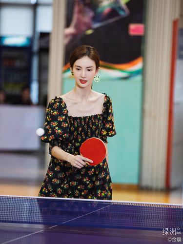 江疏影锁骨能跳舞丝绨化妆品告诉你如何才能拥有同款锁骨