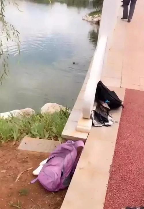 没完成暑假作业13岁女生跳湖自杀所幸