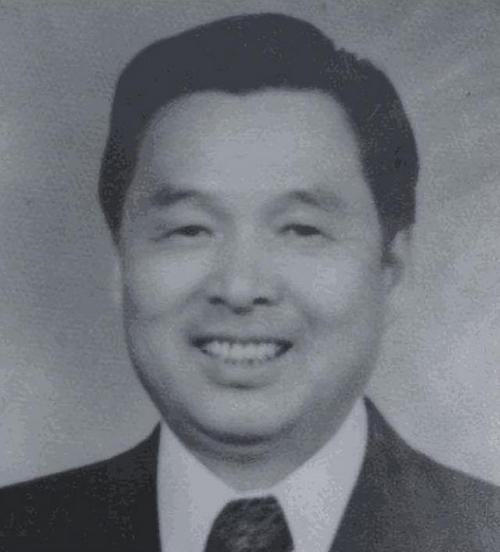 黄埔军校毕业生邓枢一生平平无奇生下一女却是歌坛巨星