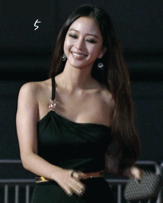 动态图:健身的美女下身很性感哦