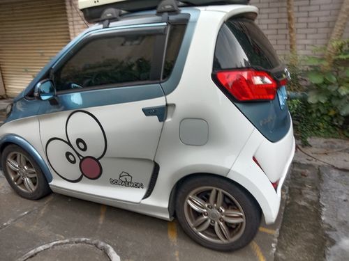 看到一辆正在充电的众泰小车