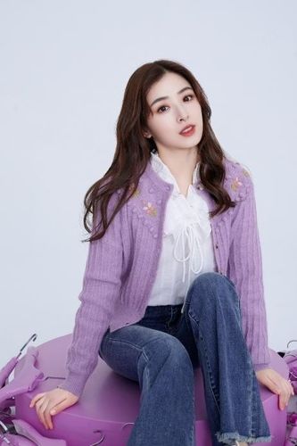 探索x面魅力星推官张含韵演绎urbanrevivo秋冬新品