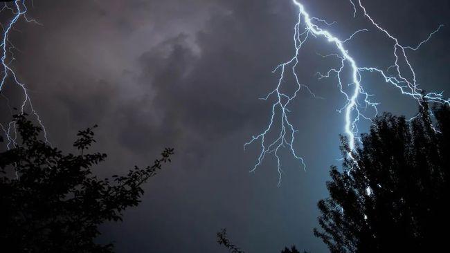 打雷难道是hit the thunder?关于天气,你一定要学会这些表达