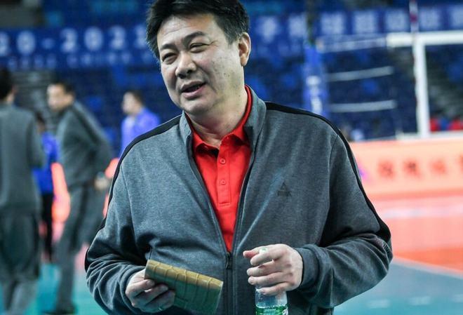 在这次的探望中蔡斌跟魏老谈起了中国女排主教练的人选和中国女排未来