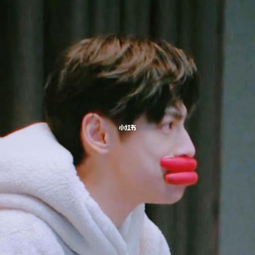 半是蜜糖半是伤_半是蜜糖半是伤影评_情侣头像_素材_头像