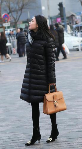 冬季的街头,还有这么多漂亮的女孩,谁是冬季的最美