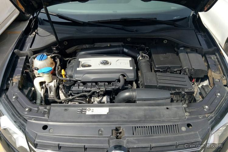 大众帕萨特发动机舱