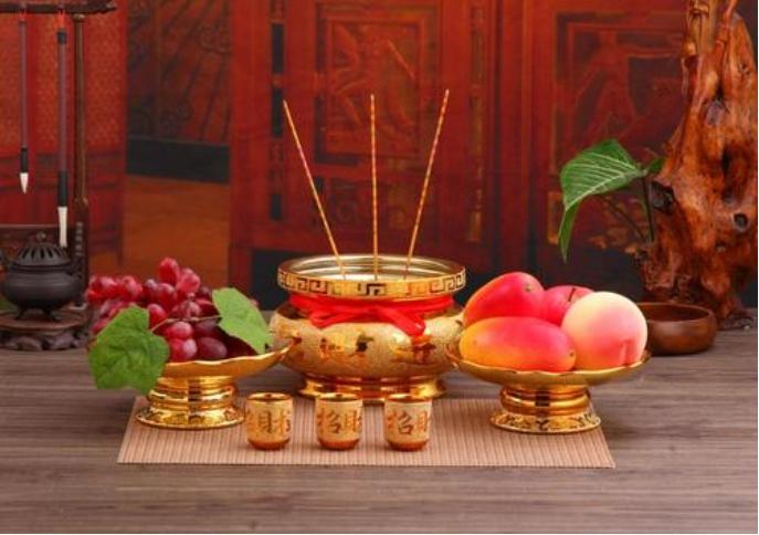 我们祭拜时,为什么要烧三根香?究竟有什么讲究?