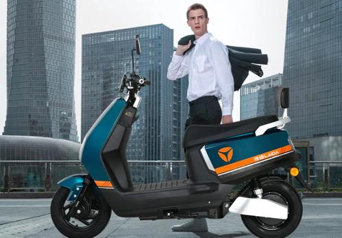 雅迪发布新款电摩,配备扩充大容量电池,一次充电可以跨城骑行