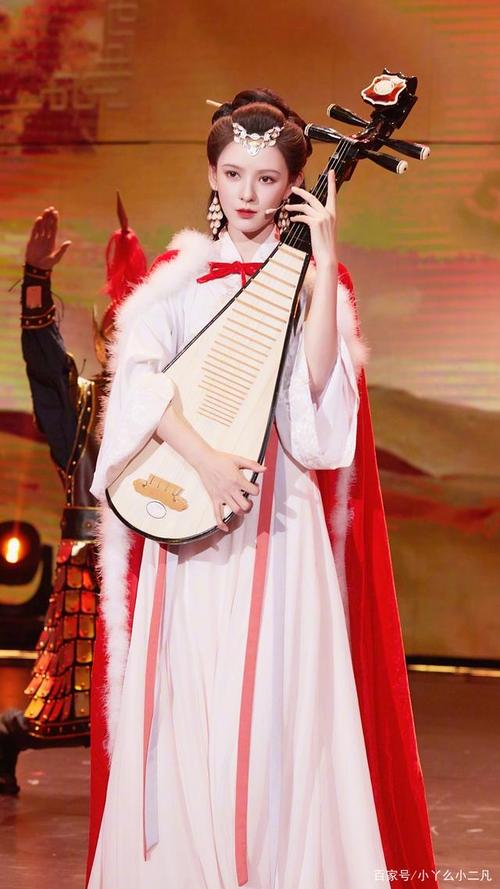 张予曦cos王昭君 半遮面这古装造型可太绝了