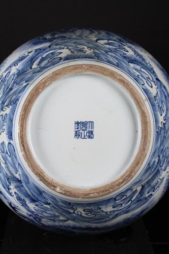 大清雍正年制款青花龙纹天球瓶