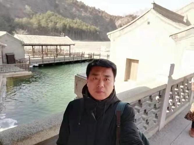 王振强:杂技艺术学院院长,中共党员,政工师.