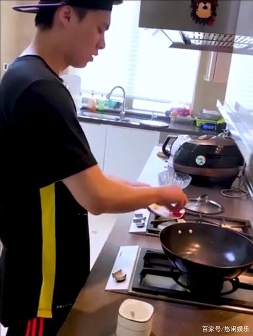 李易峰下厨做饭!真是上得厅堂下得厨房