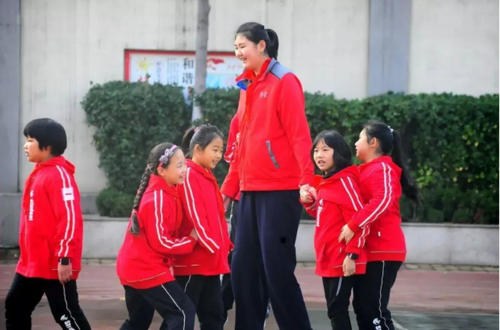 因为身高问题,这位名叫张子宇的小姑娘经常被人争议.