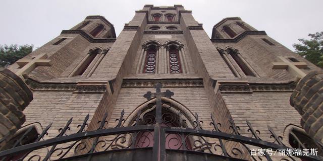 位于天津市河北区狮子林大街西端北侧,斜对狮子林桥,以其旧址望海楼而