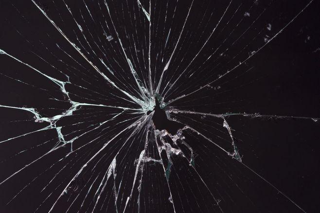 破碎的玻璃背景高清图片