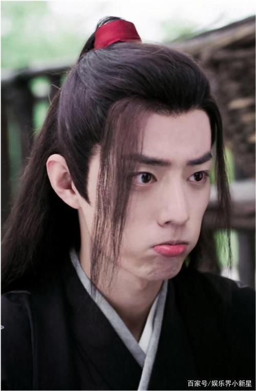 娱乐圈中就有很多男明星卖萌. 肖战,因为《陈情令》中的