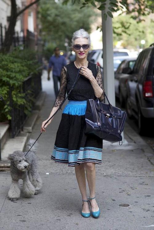 72岁满脸皱纹,满头白发的老太太,活成了我们都羡慕的老年样子