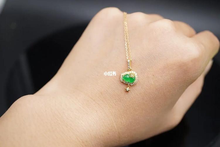 18k镶嵌葫芦雪花吊坠,喜欢的可以定制