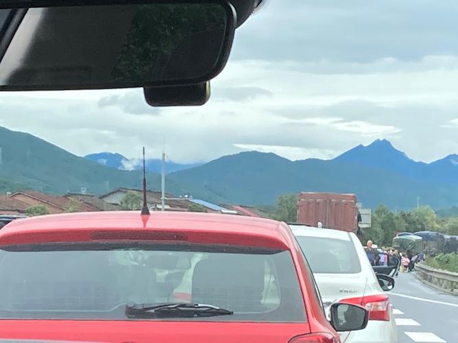 京昆高速路况实时查询:堵车缓行,没听导航的下高速,结果就堵起了