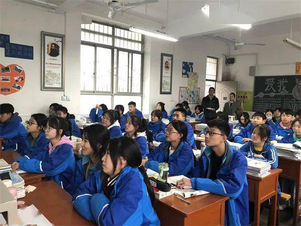 弘扬法制精神 构建和谐校园 —宝鸡市姜城中学开展"法律进校园"系列