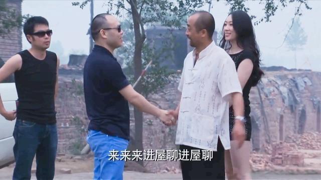 各个击破警察装傻子去黑砖窑当卧底第一天就抢了老大的女人
