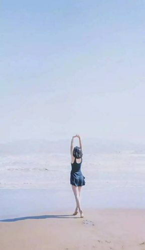 淡淡离去的背影