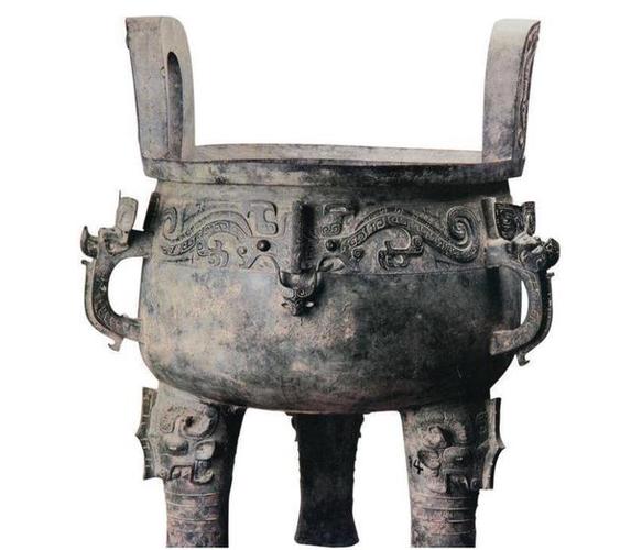 波带纹的形状就像是一条宽阔的带子,呈现波浪起伏形象,波峰间的空隙常