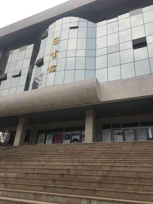 西安建筑科技大学图书馆-"赶上期末复习,吃完饭就过来图书馆坐一会儿.