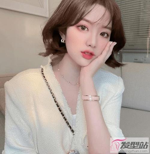 矮个子女生的发型推荐齐脸短发显脸小显身高