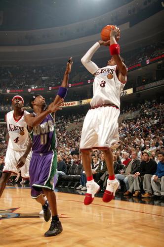 图文0506赛季nba开赛雄鹿76人艾弗森标志性跳投