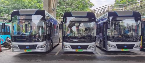 宜春公交上线首批低地板纯电动公交车