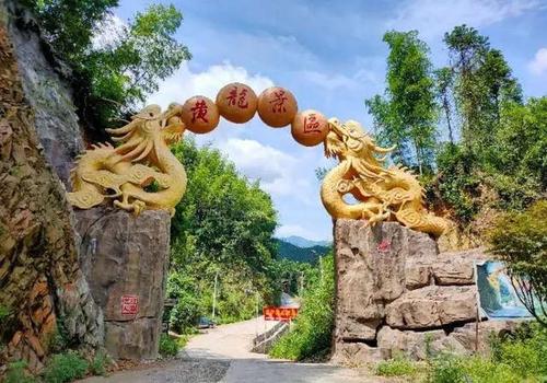 祁阳龙凼这么个小乡村,吸引大量的游客,来到景点看