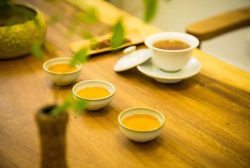 喝茶时,听20首经典乐曲,品10首最美茶诗