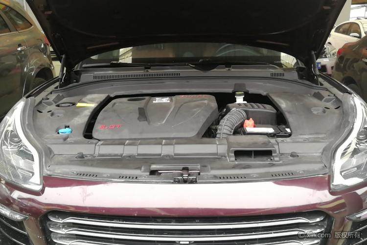 众泰sr9发动机舱