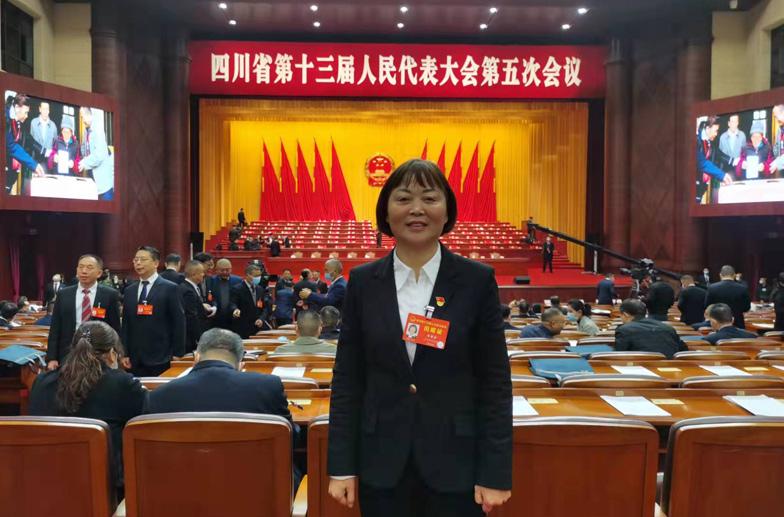 四川省人大代表李修会保护好开发好利用好川滇公路