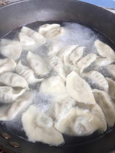 家常白菜鲜肉水饺?出锅咯!