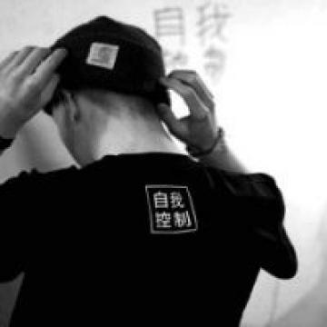 黑白个性男生qq头像2019 只不过是路人何必勉强深交