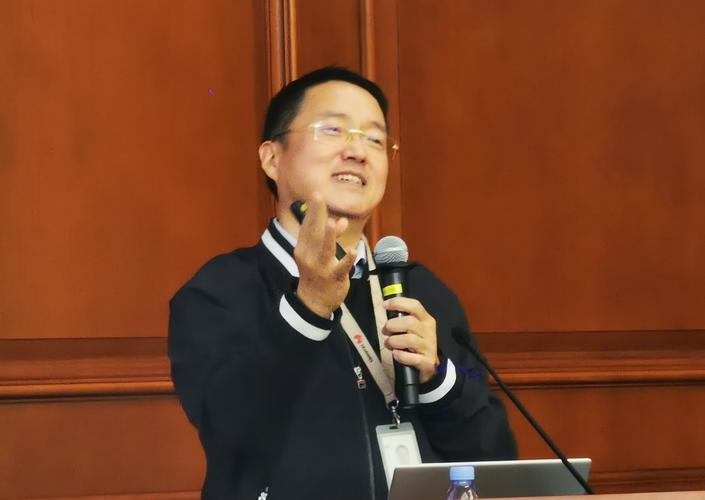 业务交流对接小组参观考察了广电5g产品生产基地,与华为高层管理人员