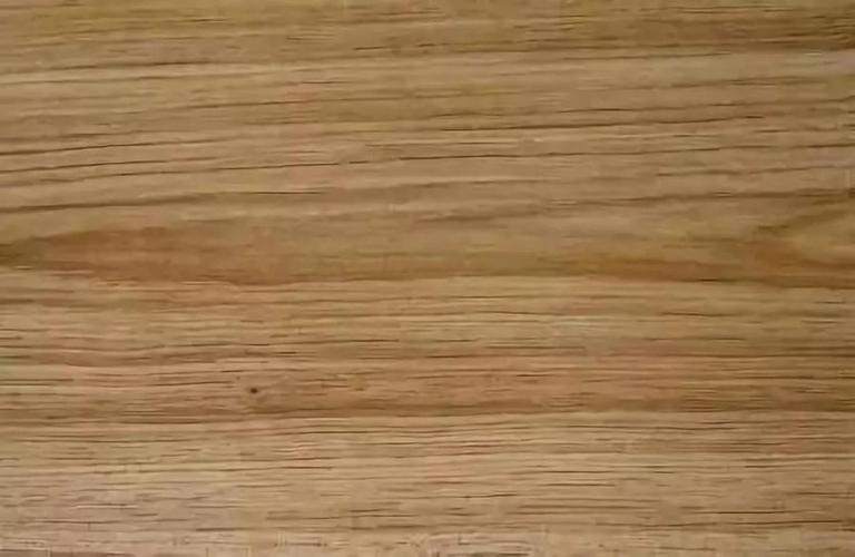 美国椴木,又名菩提木,椴木的边材部分通常颇大,颜色白且均匀,逐渐