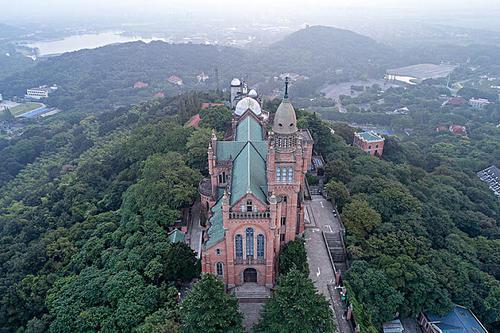 首批获得中国国家森林公园专用标志使用授权,佘山国家