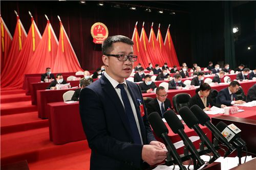听取了广安区人大常委会主任尹才宏受区人大常委会委托作的工作报告