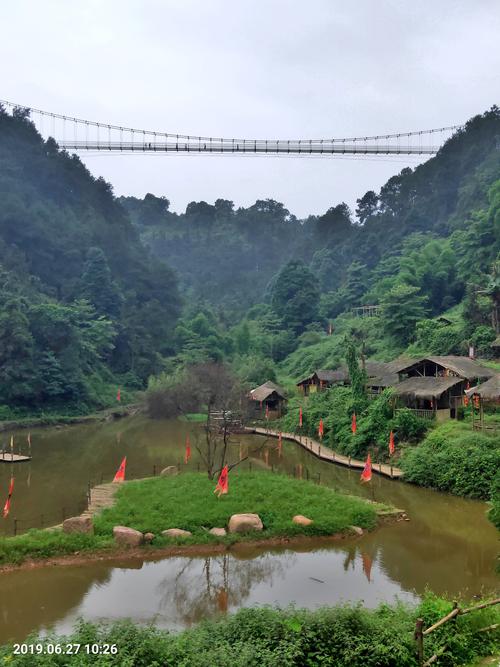 重庆巴南区樵坪山迎龙峡风景区《5d全景玻璃桥》一拍摄于2019年6月27