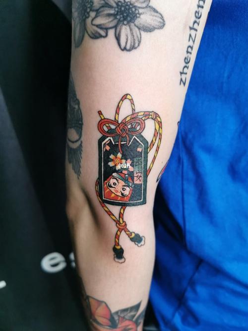 日式平安符纹身_纹身_欠扎的喵·刺青攻略_日式纹身_美妆_彩妆