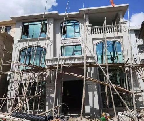 农村三层经典简欧别墅设计图,简单大气,新建起来的房子就是不