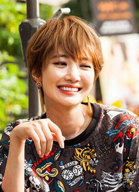 跟长发说拜拜 学明星剪短发帅成国民老公