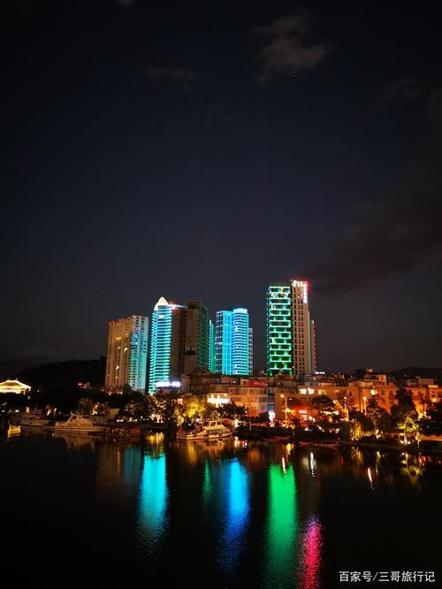 云南大理市洱海边夜景