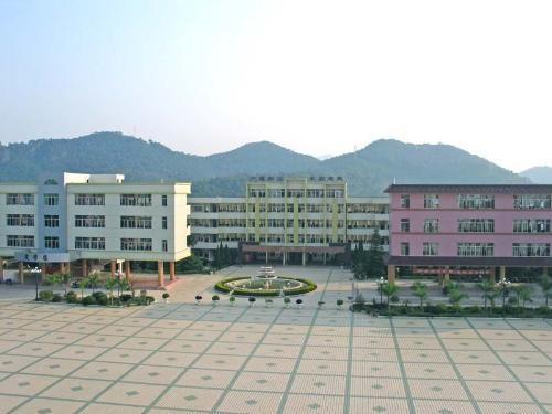 广东省云浮市郁南县西江中学