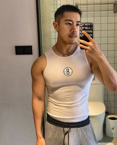 成都这枚摄影师身材练得比男模都好